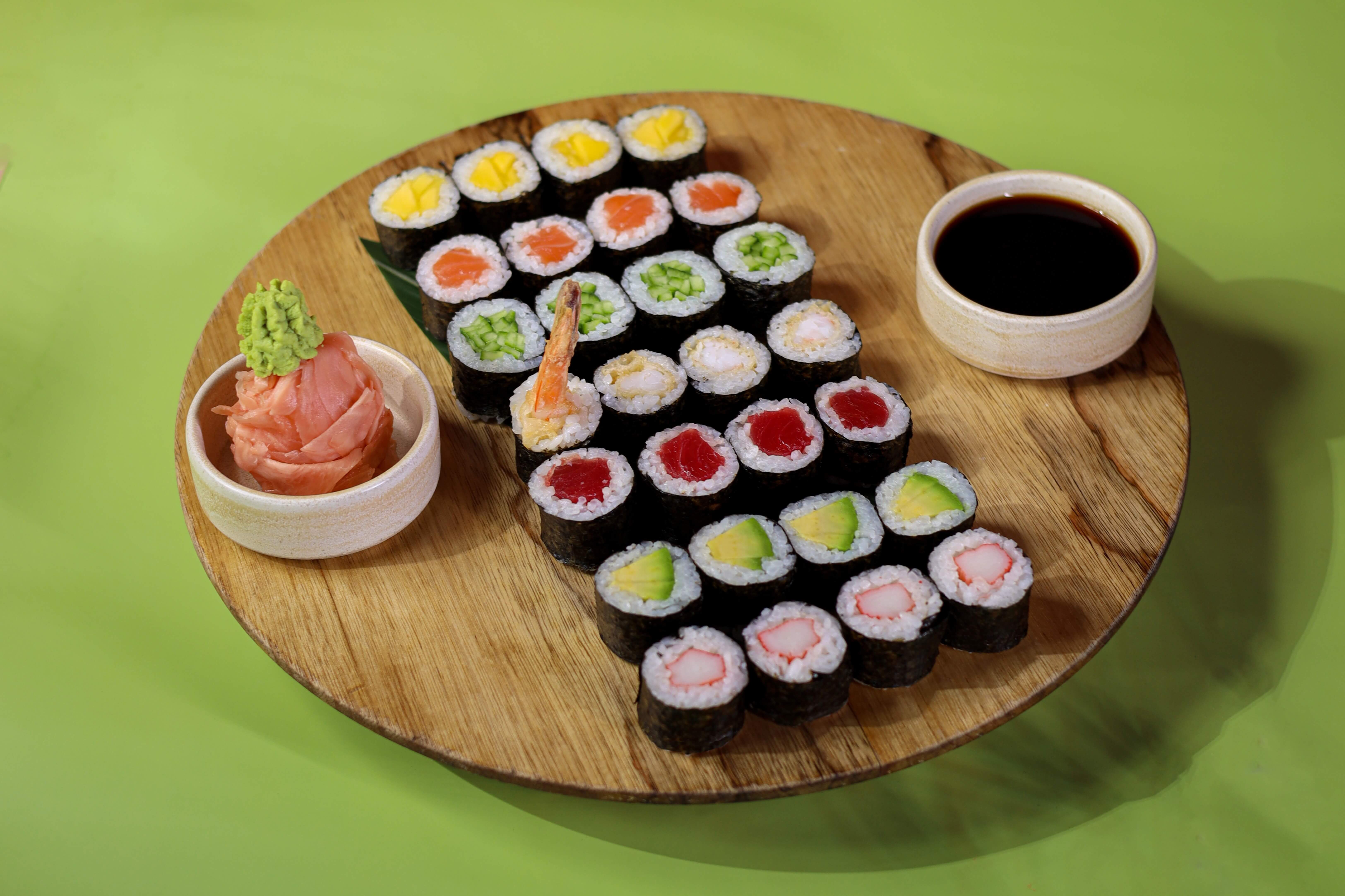 Mix of Maki Rolls (28 pieces)